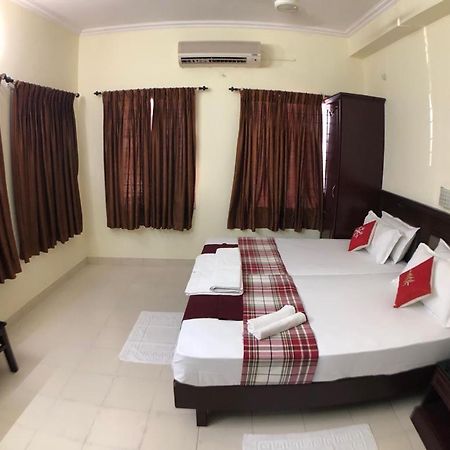 Mjm Plaza Hotel Kochi Buitenkant foto