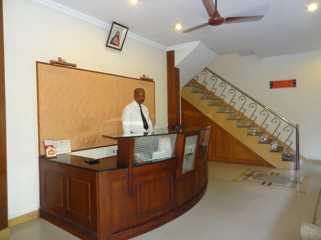 Mjm Plaza Hotel Kochi Buitenkant foto