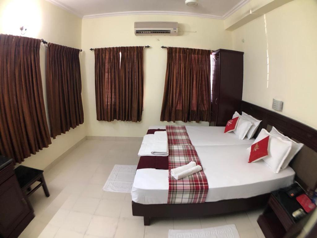 Mjm Plaza Hotel Kochi Buitenkant foto